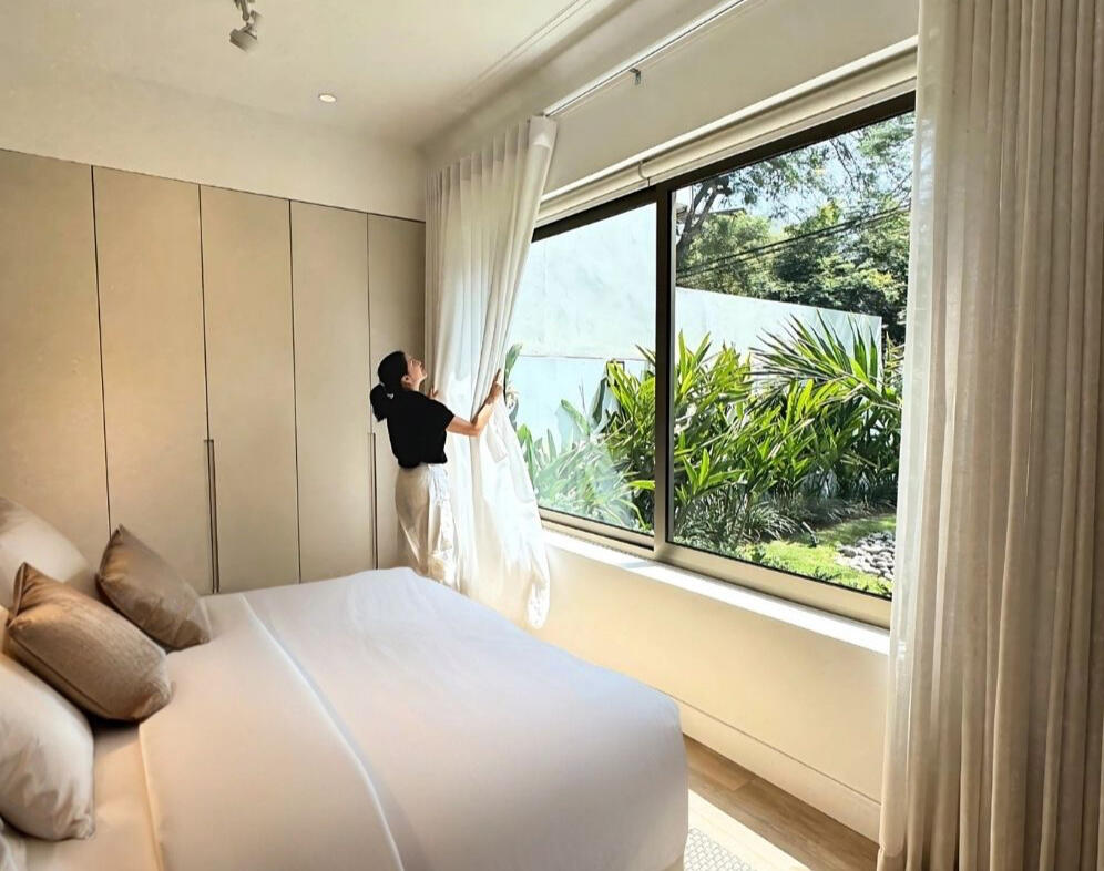 부동산 상담과 안내를 나타내는 시각적 이미지